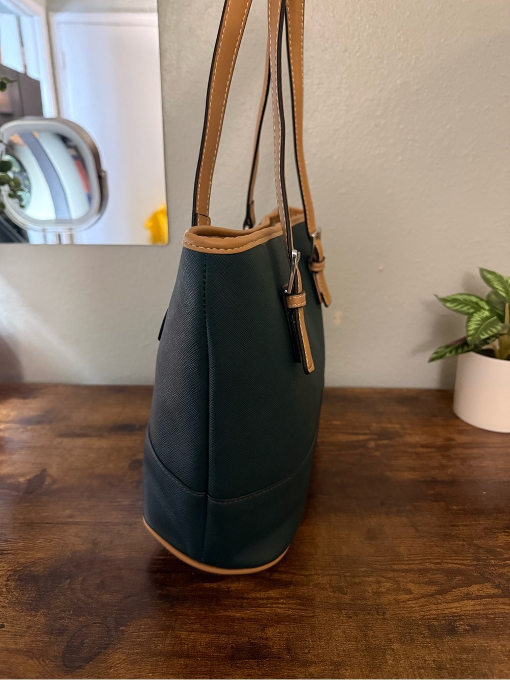 Giani Bernini Green & Tan Structured Tote Shoulder Bag - Picture 3 of 12